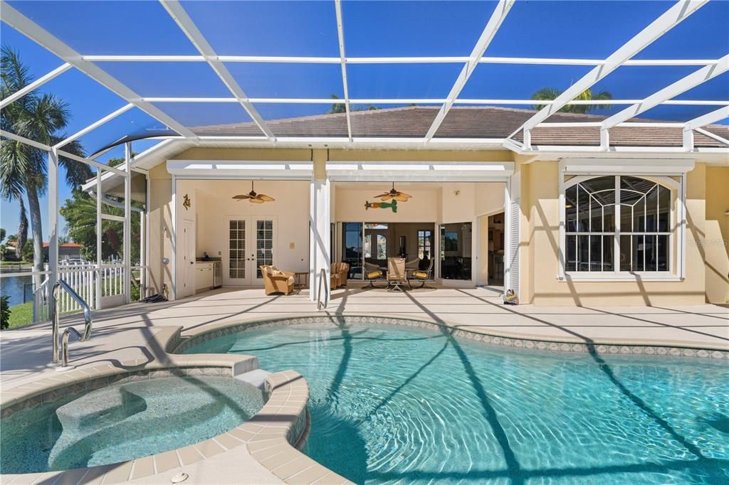 Под контрактом: $1,290,000 (3 спален, 2 ванн, 2765 Квадратных фут)