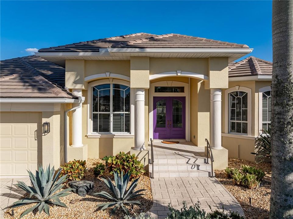 Под контрактом: $1,290,000 (3 спален, 2 ванн, 2765 Квадратных фут)