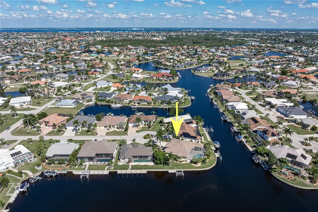 Под контрактом: $1,290,000 (3 спален, 2 ванн, 2765 Квадратных фут)