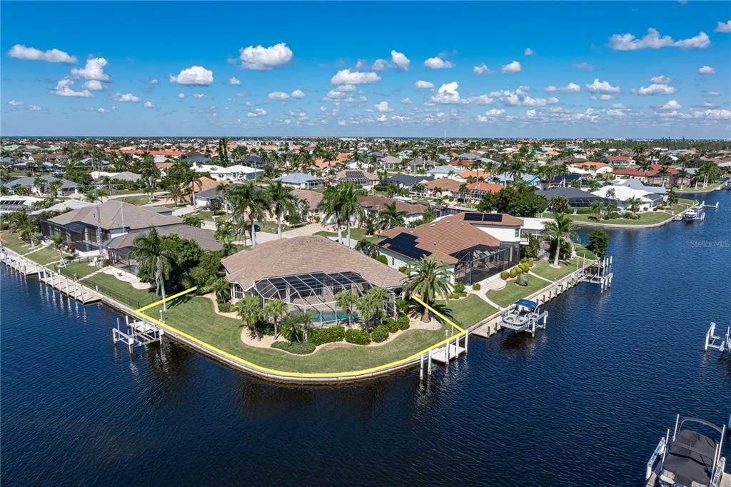 Под контрактом: $1,290,000 (3 спален, 2 ванн, 2765 Квадратных фут)