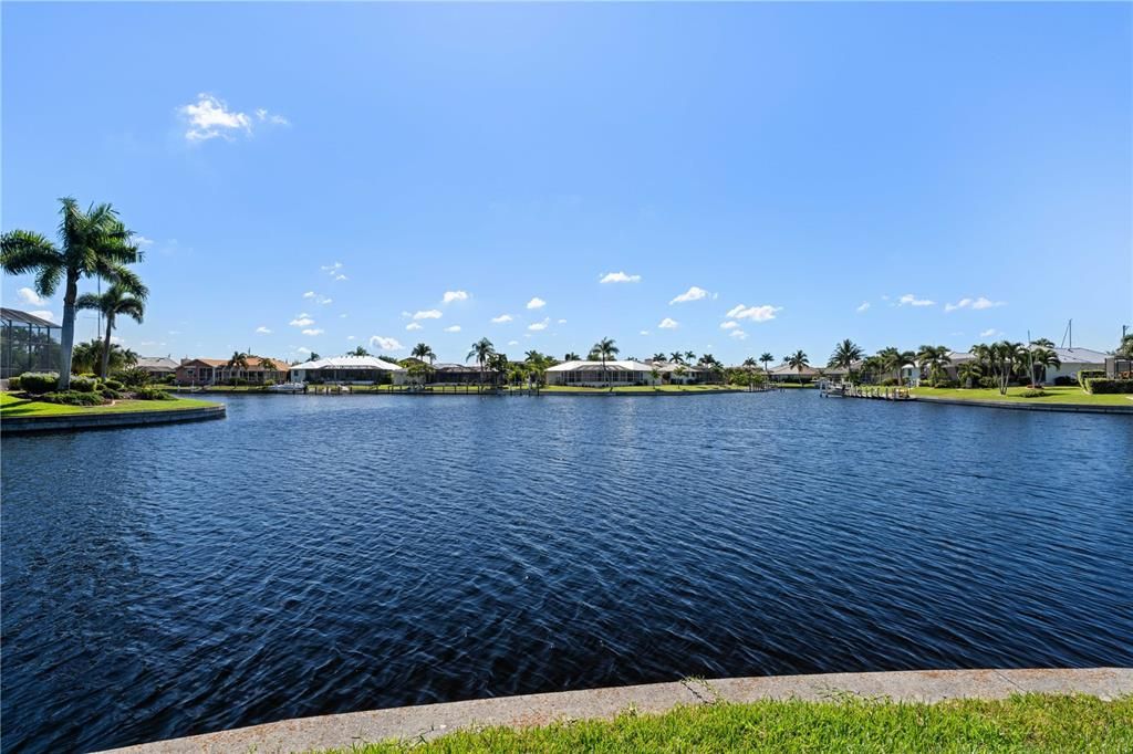 Под контрактом: $1,290,000 (3 спален, 2 ванн, 2765 Квадратных фут)