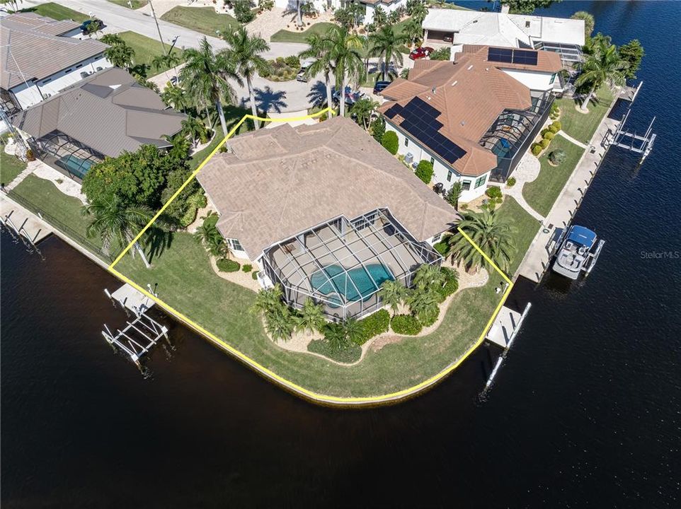 Под контрактом: $1,290,000 (3 спален, 2 ванн, 2765 Квадратных фут)