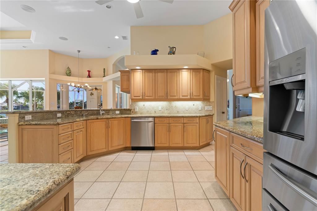 Под контрактом: $1,290,000 (3 спален, 2 ванн, 2765 Квадратных фут)