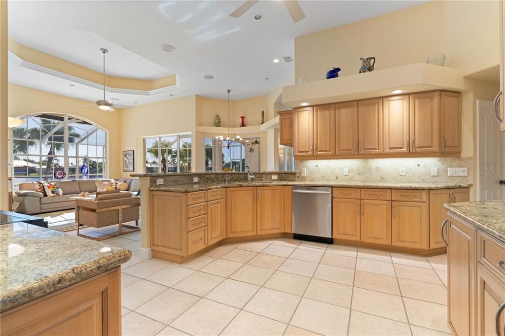 Под контрактом: $1,290,000 (3 спален, 2 ванн, 2765 Квадратных фут)