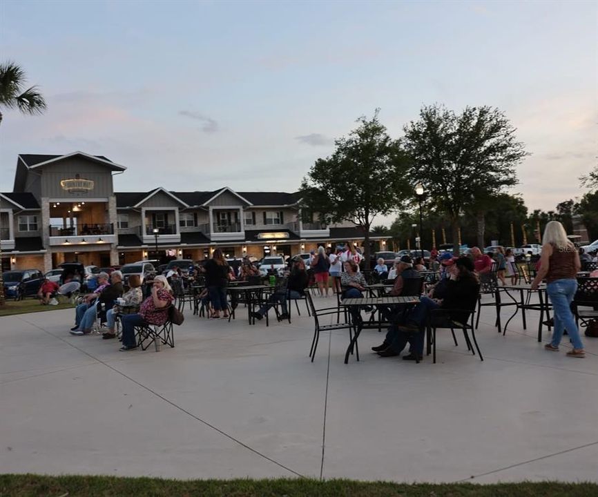 For Rent: $1,950 (2 beds, 2 baths, 1354 Square Feet)