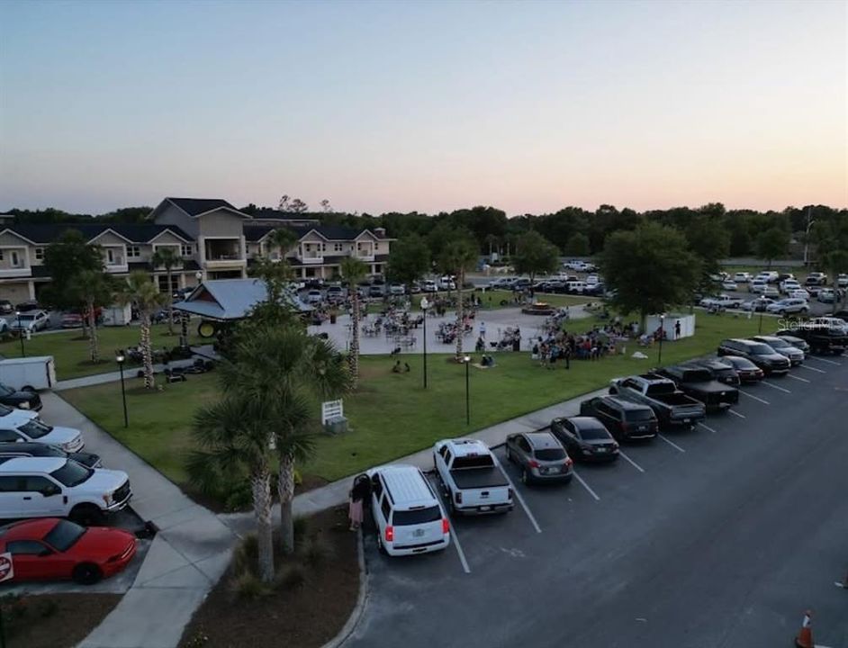 For Rent: $1,950 (2 beds, 2 baths, 1354 Square Feet)