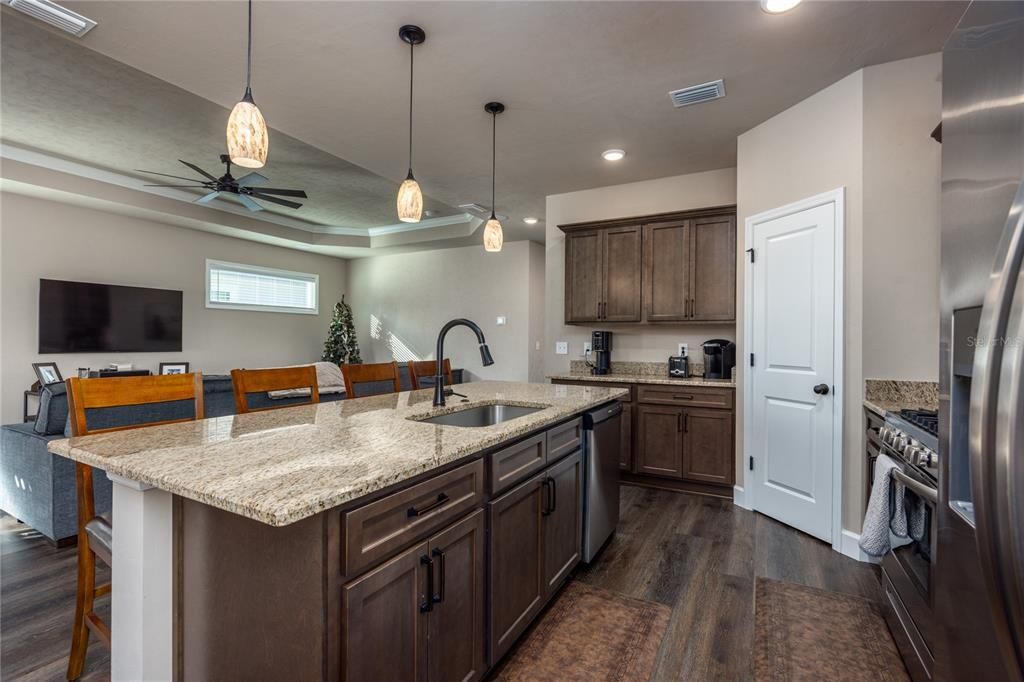 For Rent: $1,950 (2 beds, 2 baths, 1354 Square Feet)