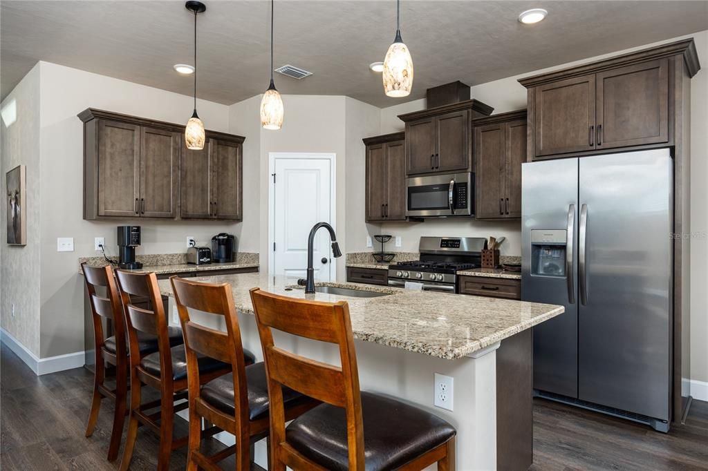 For Rent: $1,950 (2 beds, 2 baths, 1354 Square Feet)