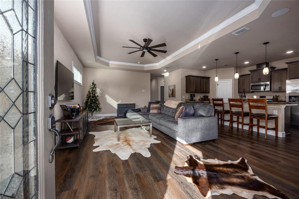 For Rent: $1,950 (2 beds, 2 baths, 1354 Square Feet)