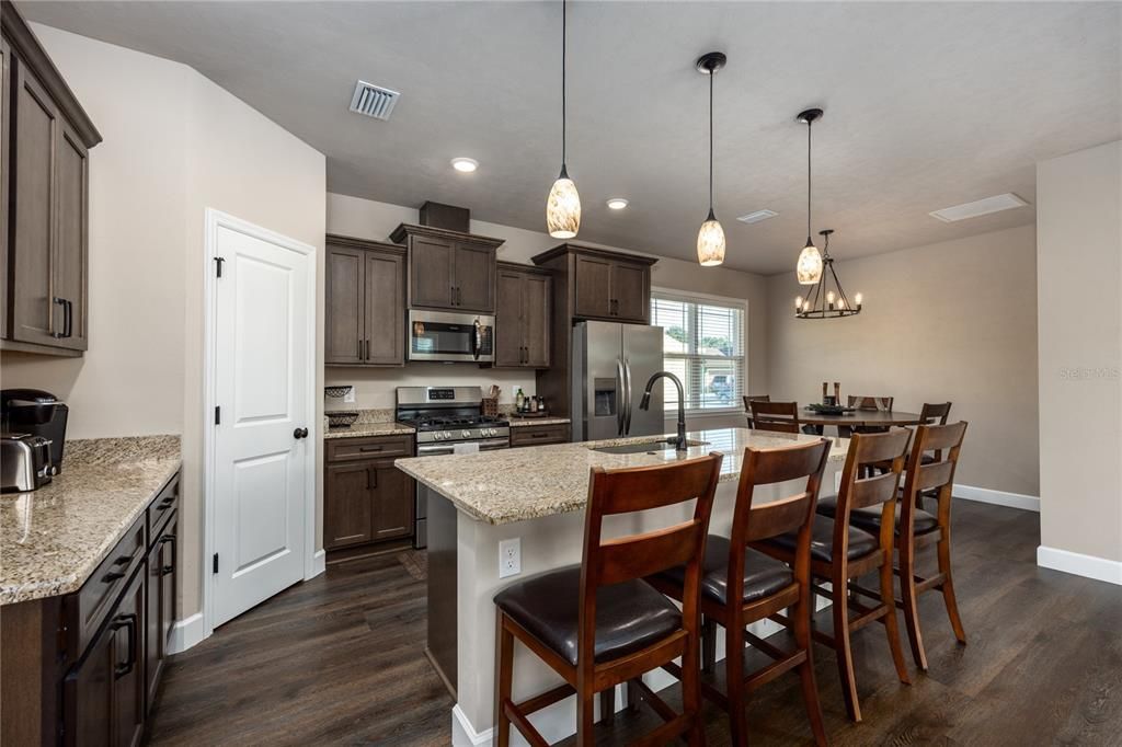 For Rent: $1,950 (2 beds, 2 baths, 1354 Square Feet)