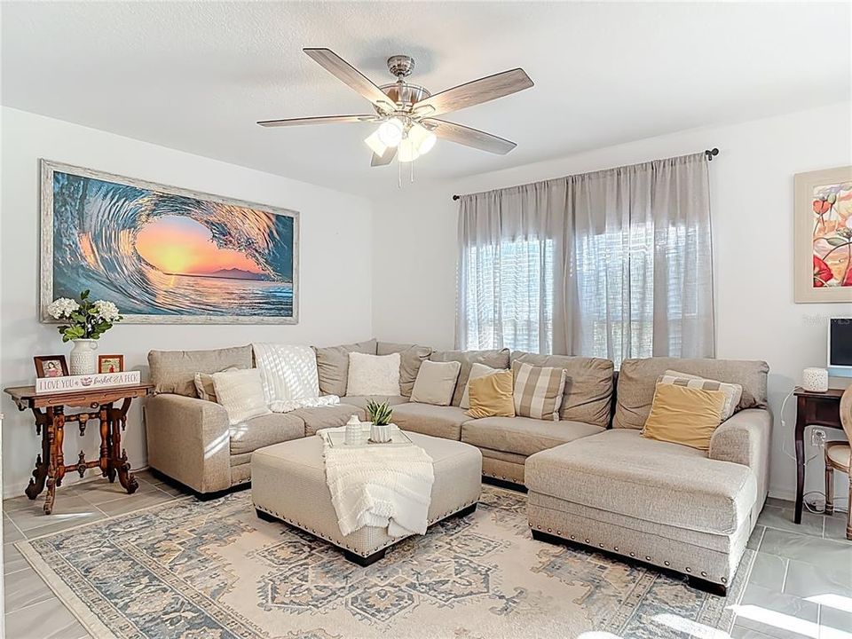 En Venta: $390,000 (4 camas, 3 baños, 2010 Pies cuadrados)