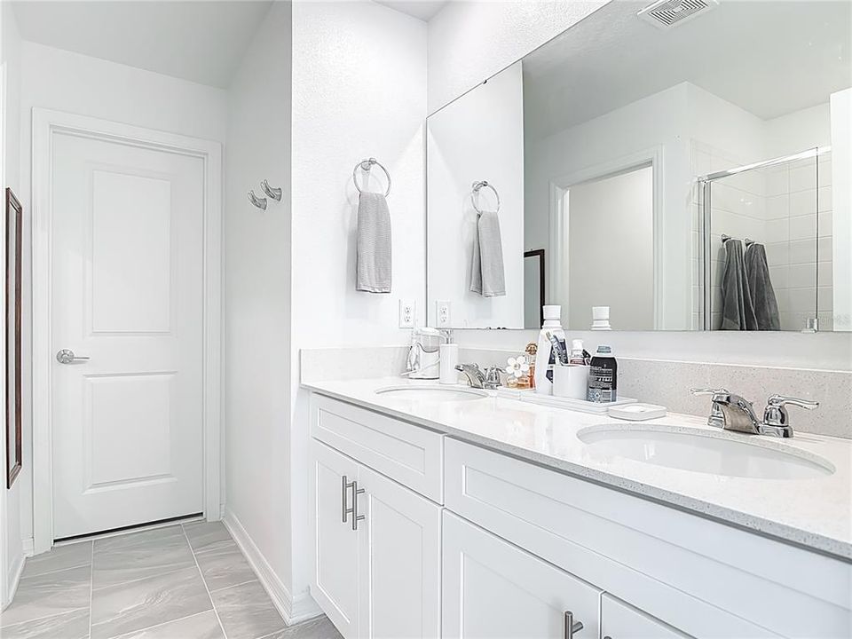 En Venta: $390,000 (4 camas, 3 baños, 2010 Pies cuadrados)