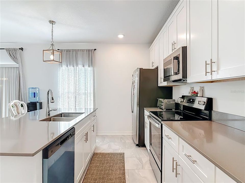 En Venta: $390,000 (4 camas, 3 baños, 2010 Pies cuadrados)