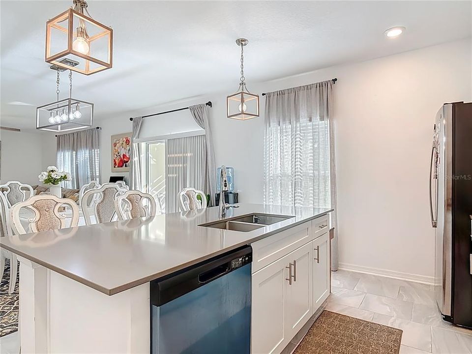 En Venta: $390,000 (4 camas, 3 baños, 2010 Pies cuadrados)