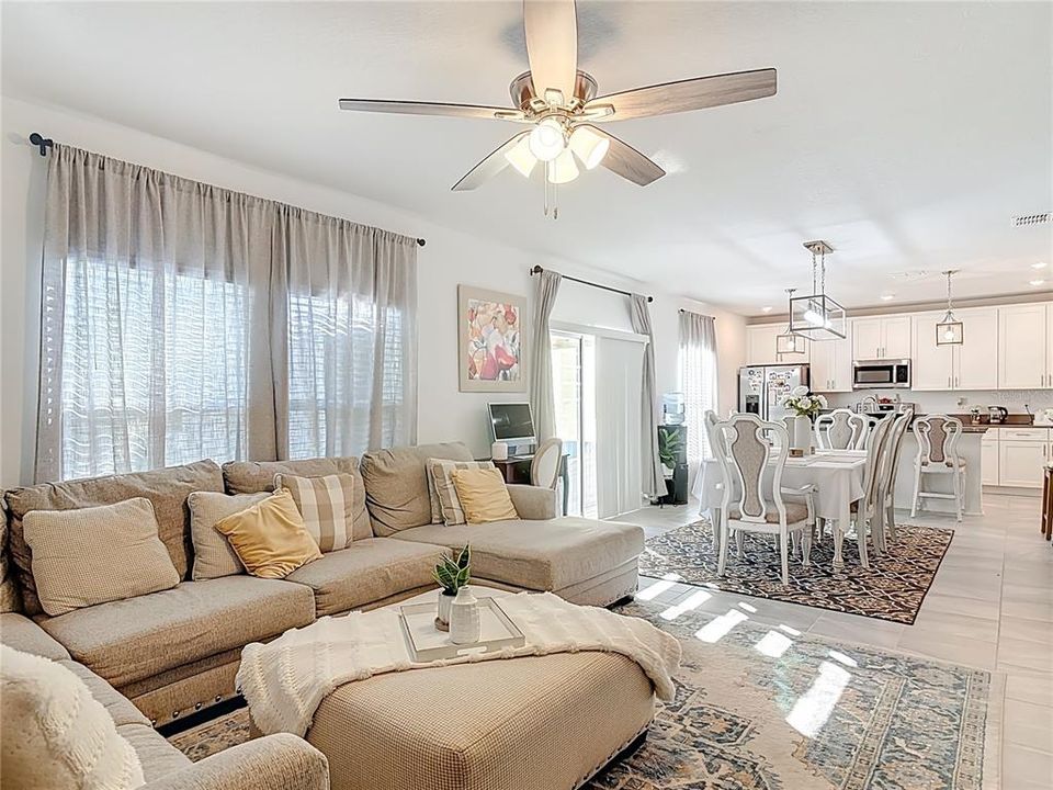 En Venta: $390,000 (4 camas, 3 baños, 2010 Pies cuadrados)