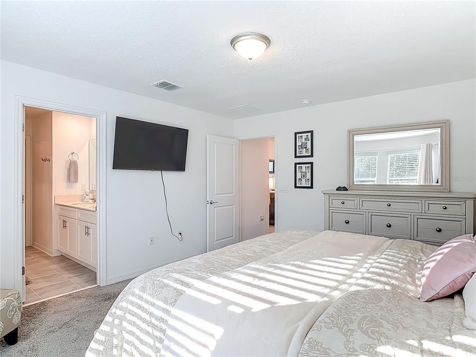 En Venta: $390,000 (4 camas, 3 baños, 2010 Pies cuadrados)