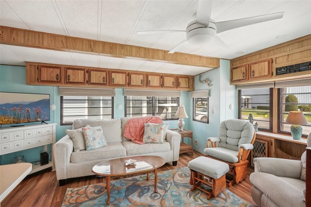 合同活跃: $35,000 (1 贝兹, 1 浴室, 272 平方英尺)