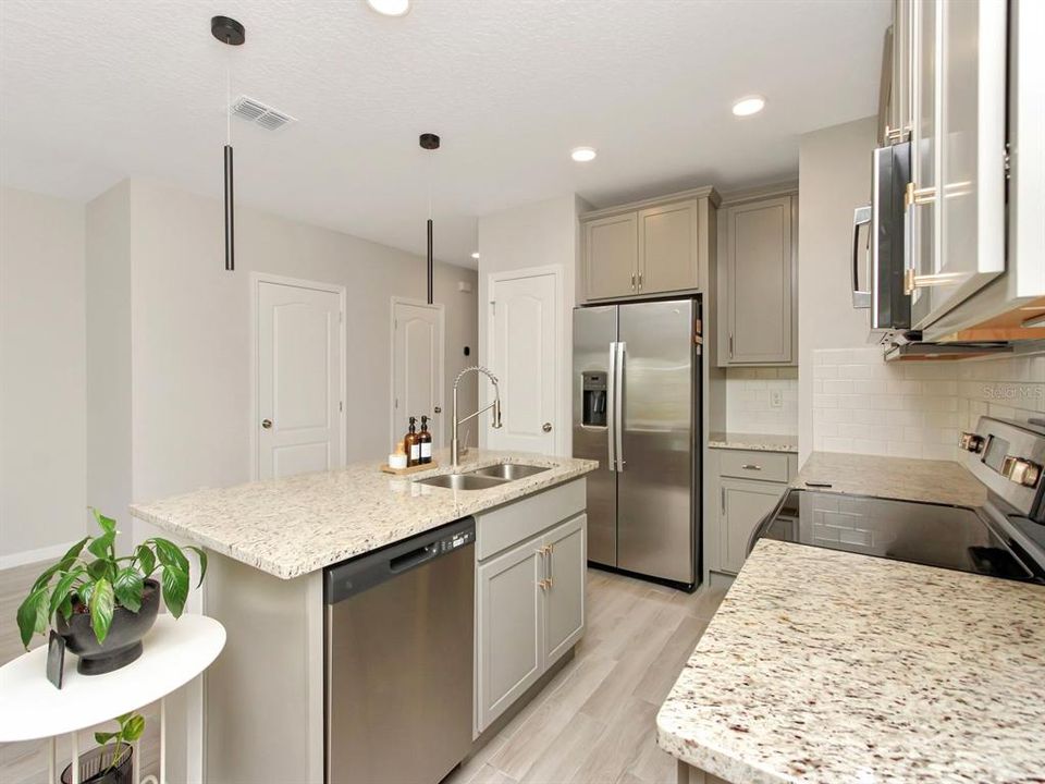 For Sale: $434,900 (3 beds, 2 baths, 1706 Square Feet)