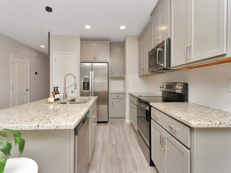 For Sale: $434,900 (3 beds, 2 baths, 1706 Square Feet)