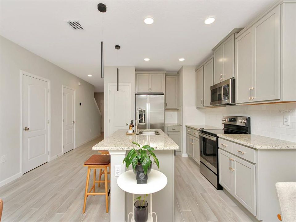 For Sale: $434,900 (3 beds, 2 baths, 1706 Square Feet)