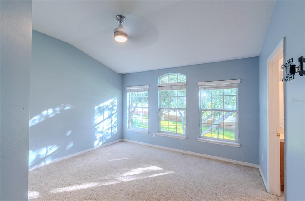 For Sale: $265,000 (3 beds, 2 baths, 1595 Square Feet)