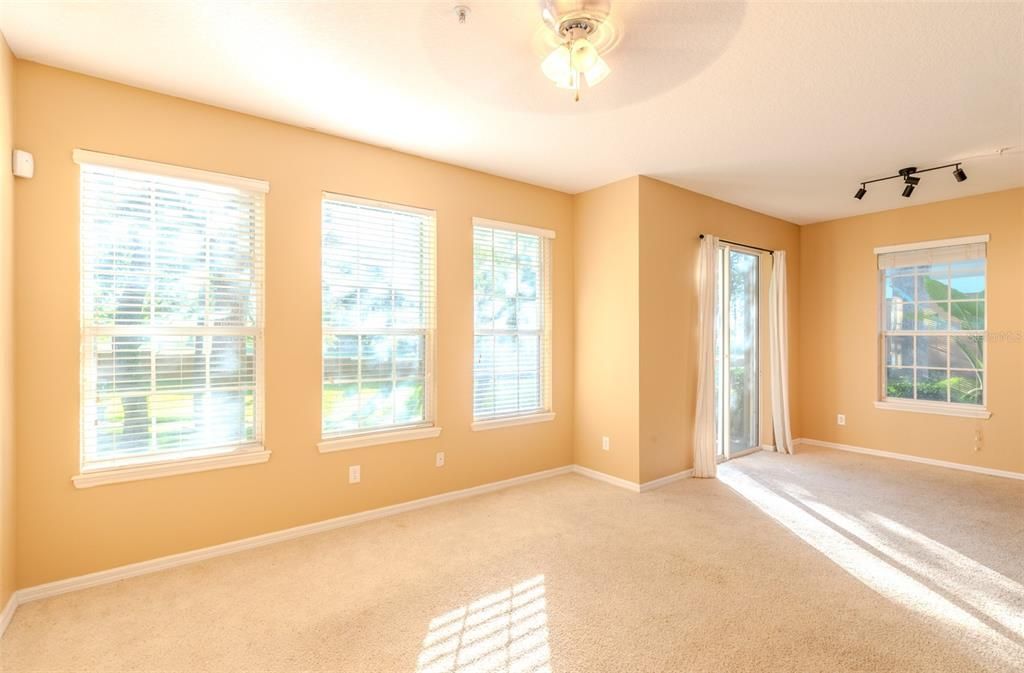 For Sale: $265,000 (3 beds, 2 baths, 1595 Square Feet)