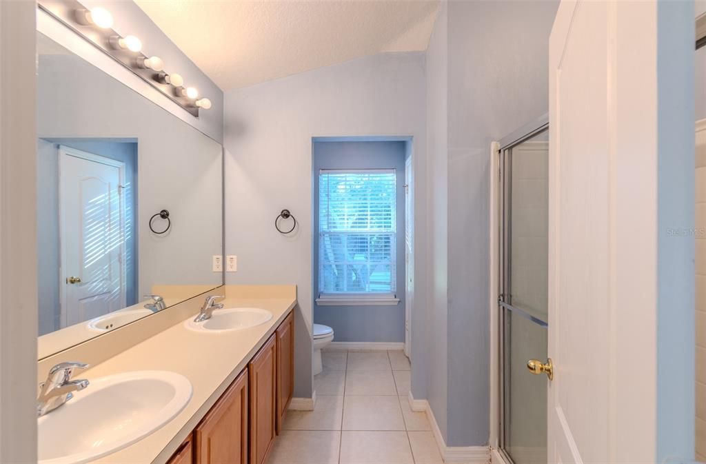 For Sale: $265,000 (3 beds, 2 baths, 1595 Square Feet)