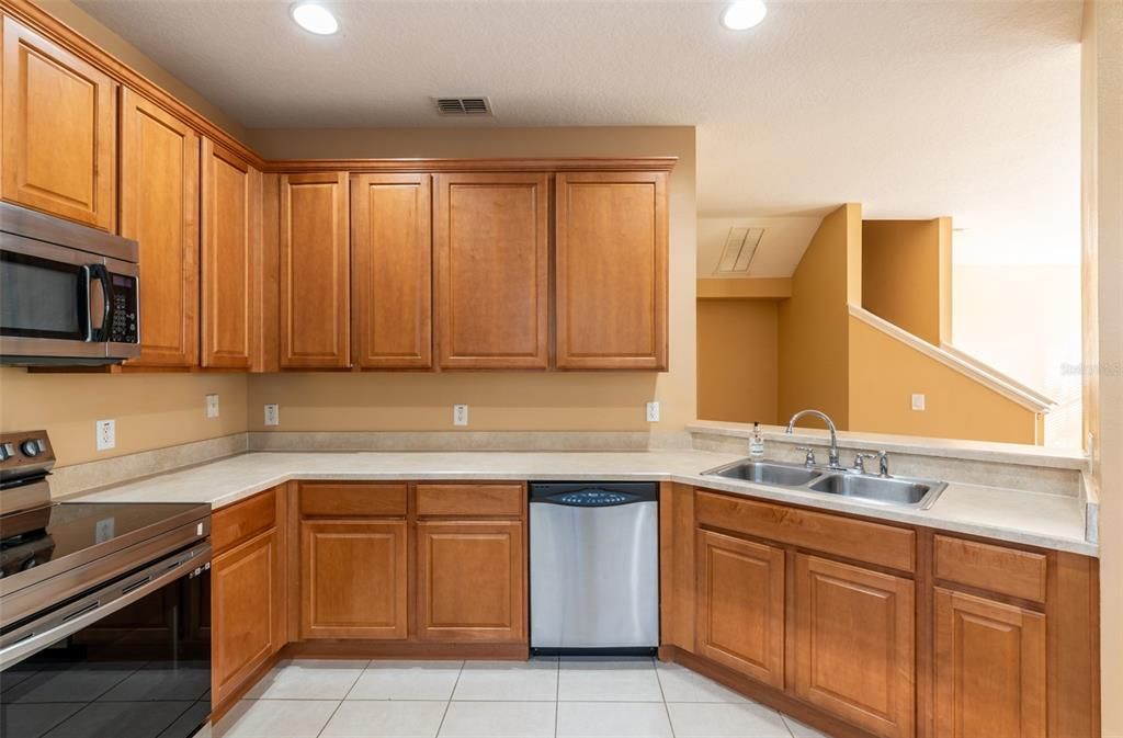 For Sale: $265,000 (3 beds, 2 baths, 1595 Square Feet)