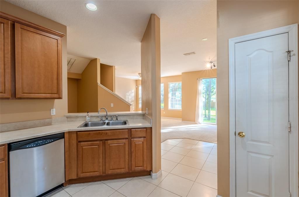 For Sale: $265,000 (3 beds, 2 baths, 1595 Square Feet)