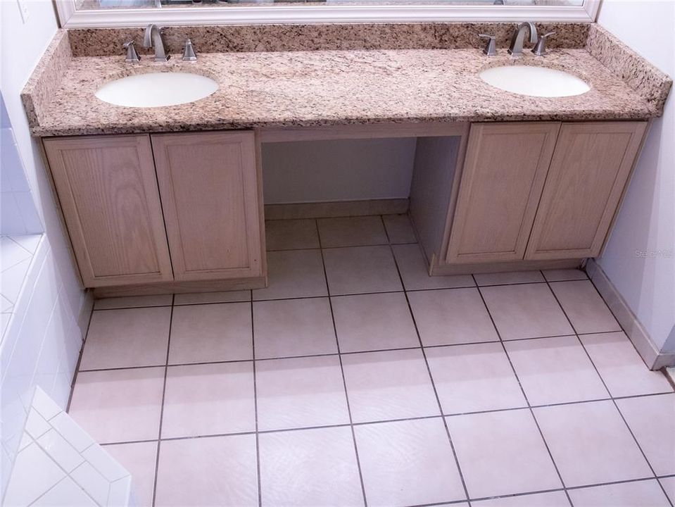 На продажу: $465,000 (4 спален, 2 ванн, 2778 Квадратных фут)