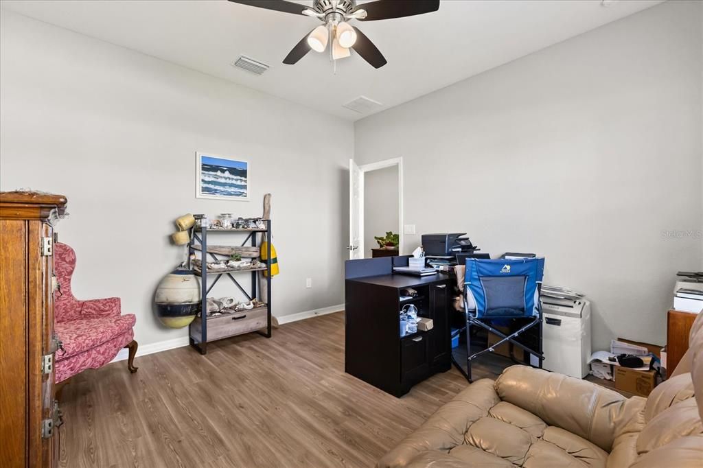 En Venta: $387,000 (4 camas, 3 baños, 2487 Pies cuadrados)