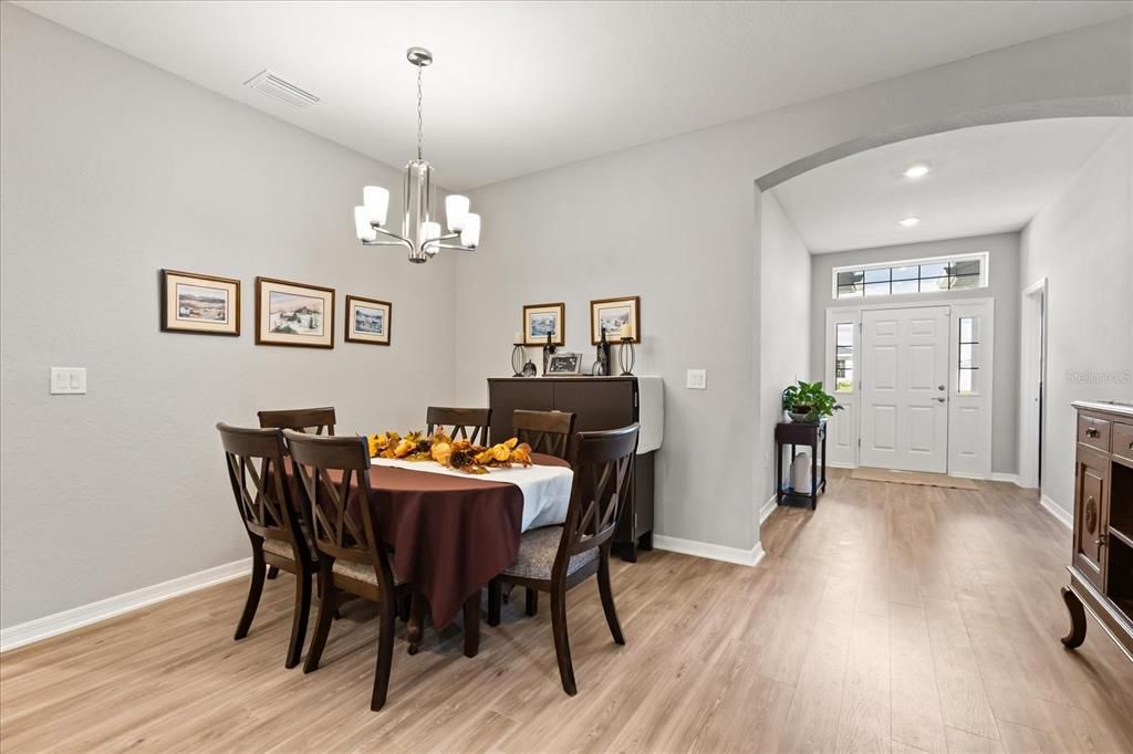 En Venta: $387,000 (4 camas, 3 baños, 2487 Pies cuadrados)