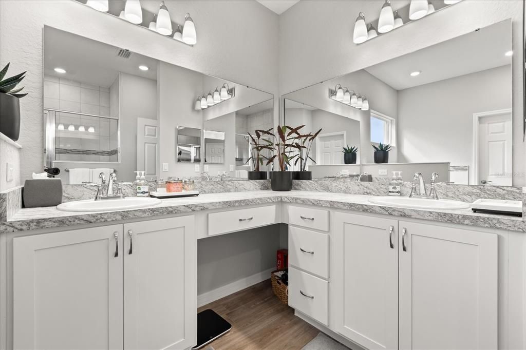 En Venta: $387,000 (4 camas, 3 baños, 2487 Pies cuadrados)