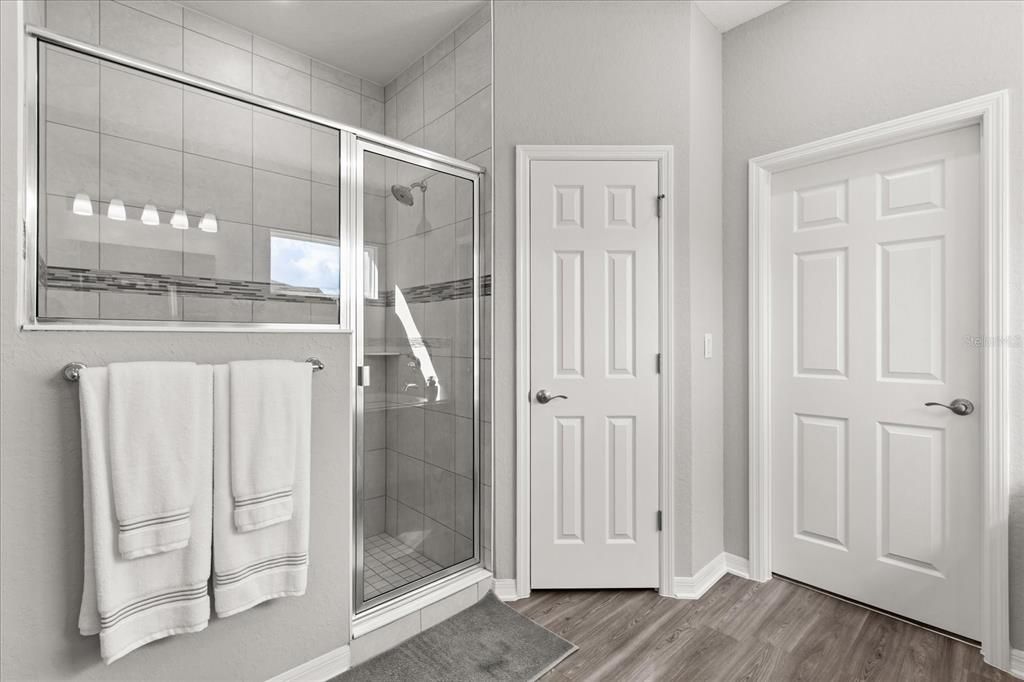 En Venta: $387,000 (4 camas, 3 baños, 2487 Pies cuadrados)