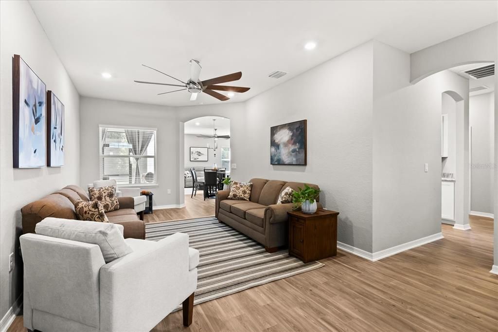 En Venta: $387,000 (4 camas, 3 baños, 2487 Pies cuadrados)