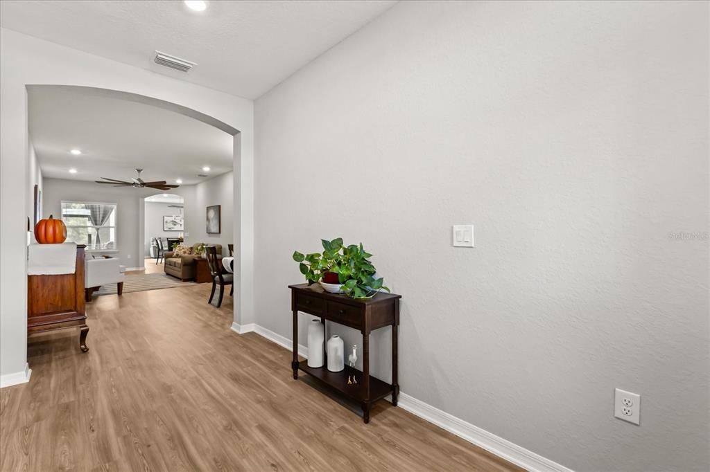 En Venta: $387,000 (4 camas, 3 baños, 2487 Pies cuadrados)