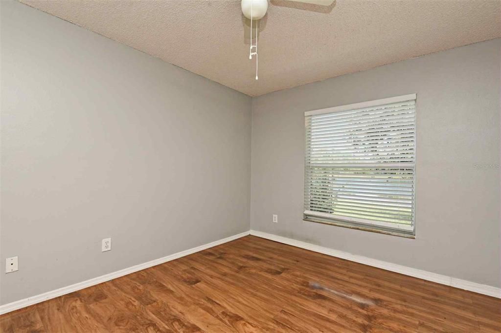 Под контрактом: $1,950 (3 спален, 2 ванн, 1370 Квадратных фут)