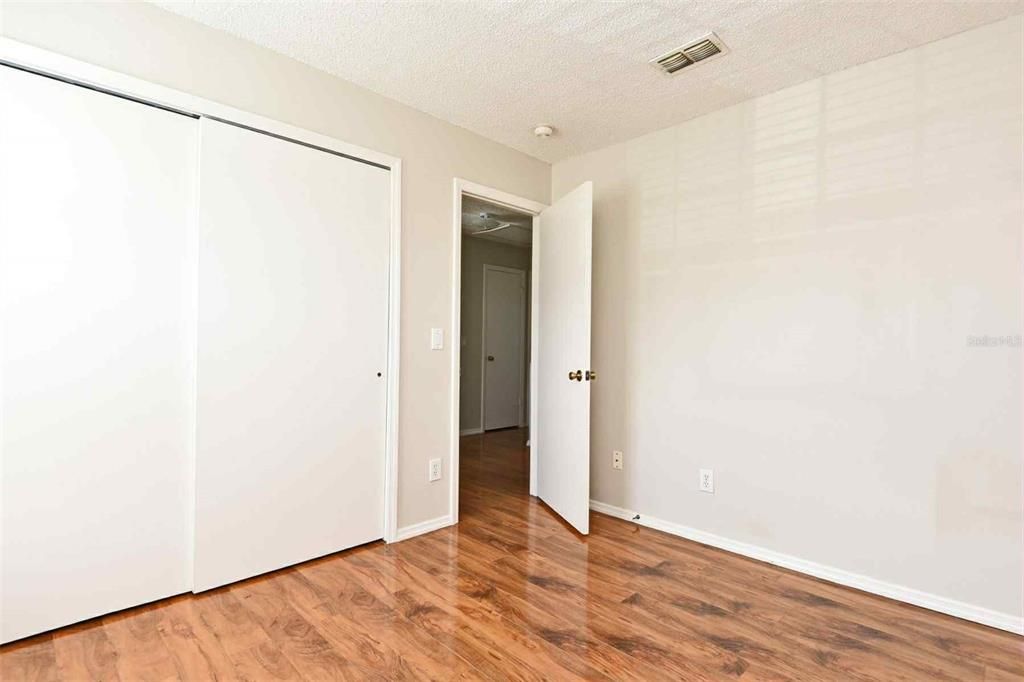 Под контрактом: $1,950 (3 спален, 2 ванн, 1370 Квадратных фут)