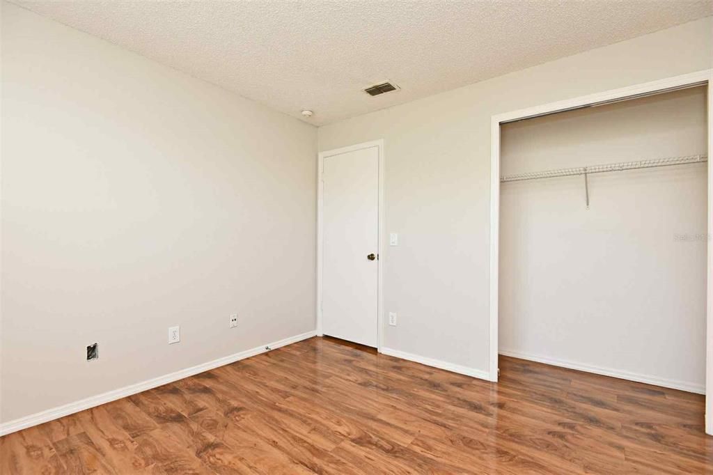 Под контрактом: $1,950 (3 спален, 2 ванн, 1370 Квадратных фут)