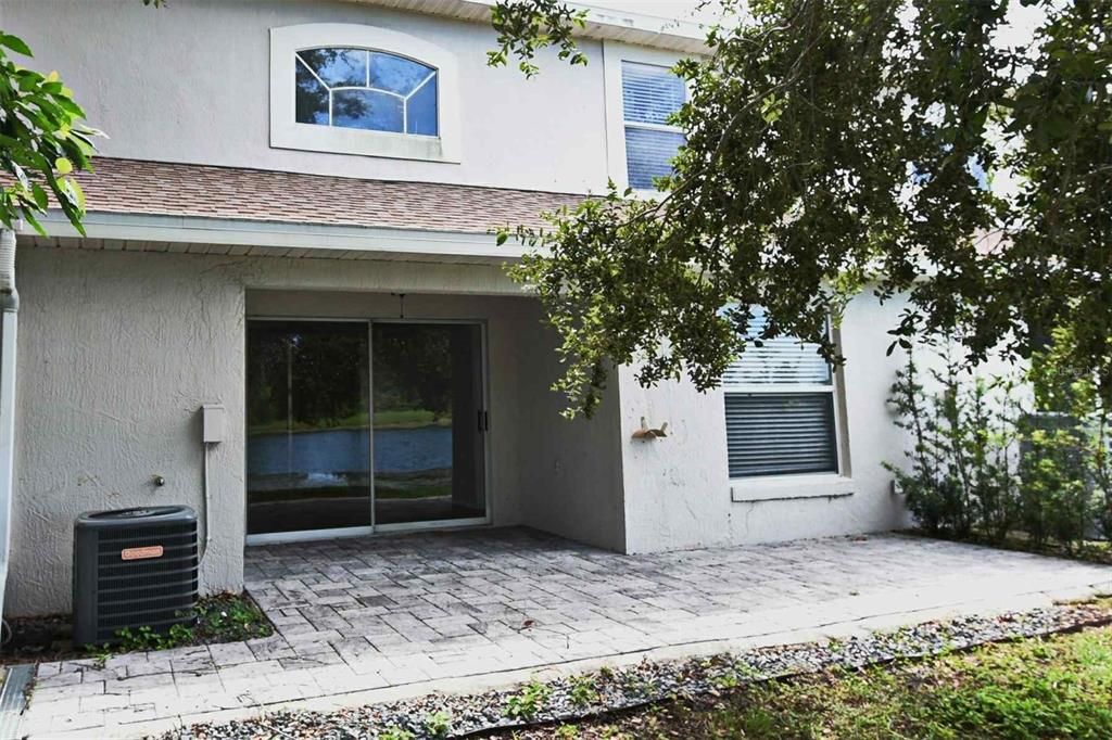 Под контрактом: $1,950 (3 спален, 2 ванн, 1370 Квадратных фут)