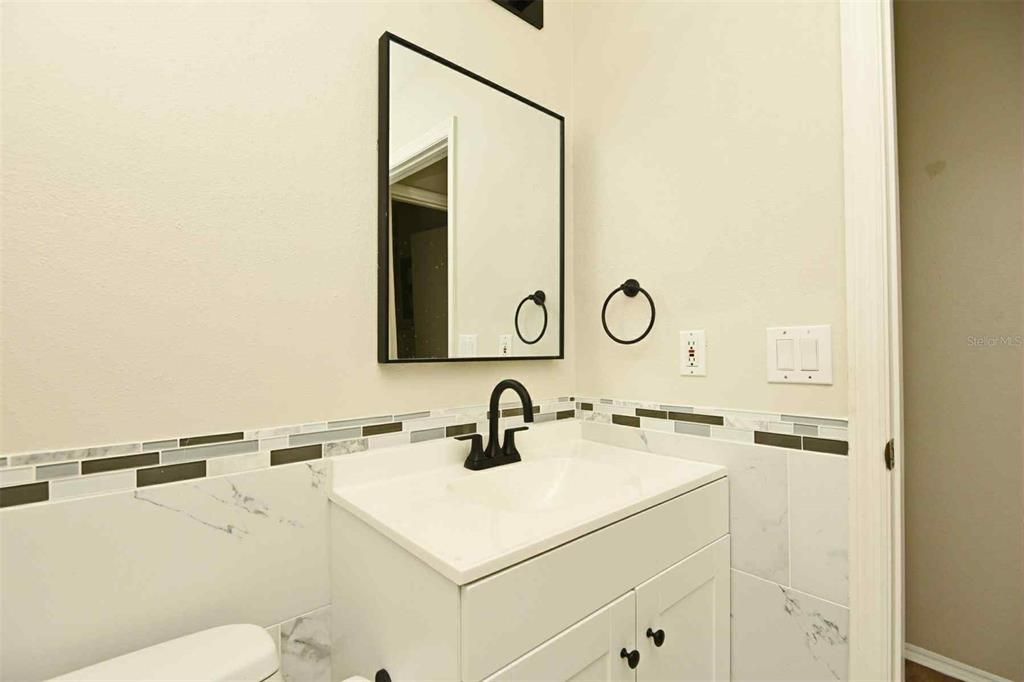 Под контрактом: $1,950 (3 спален, 2 ванн, 1370 Квадратных фут)