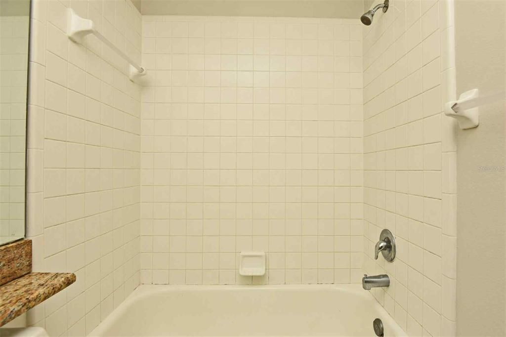 Под контрактом: $1,950 (3 спален, 2 ванн, 1370 Квадратных фут)