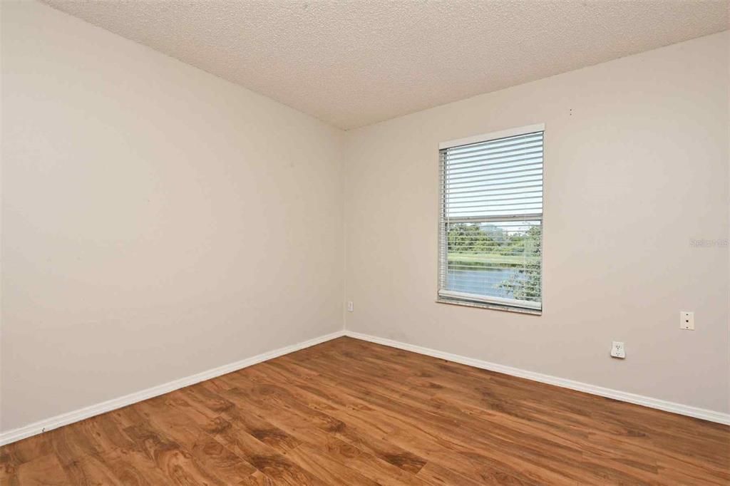 Под контрактом: $1,950 (3 спален, 2 ванн, 1370 Квадратных фут)