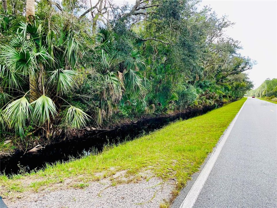 待售: $1,750,000 (10.80 acres)