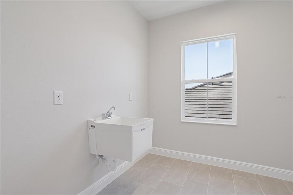 Active With Contract: $824,990 (5 beds, 4 baths, 3528 Square Feet)