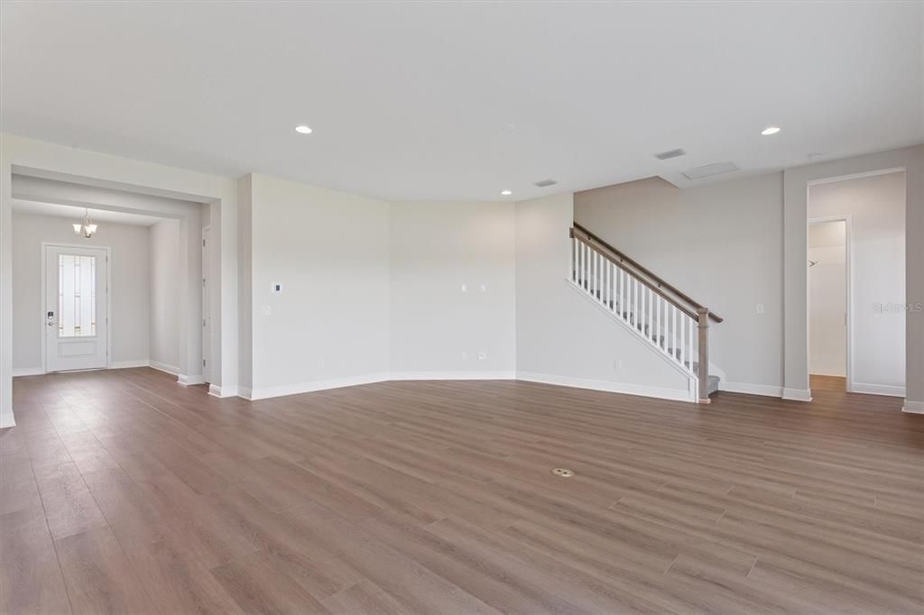 Active With Contract: $824,990 (5 beds, 4 baths, 3528 Square Feet)