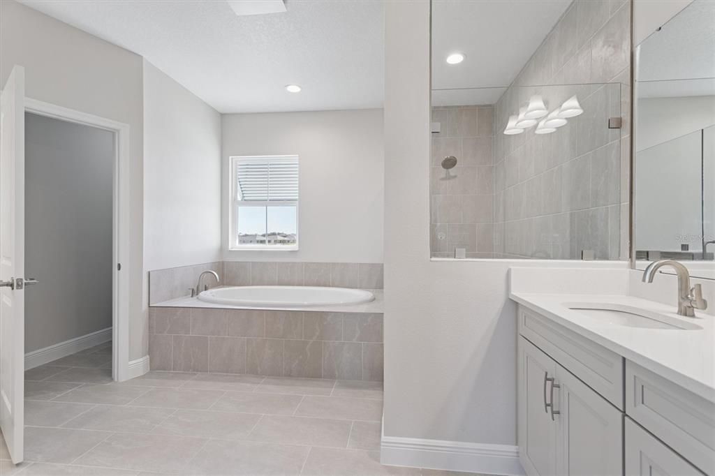 Active With Contract: $824,990 (5 beds, 4 baths, 3528 Square Feet)