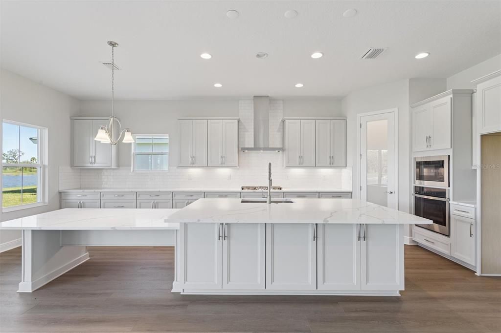 Active With Contract: $824,990 (5 beds, 4 baths, 3528 Square Feet)