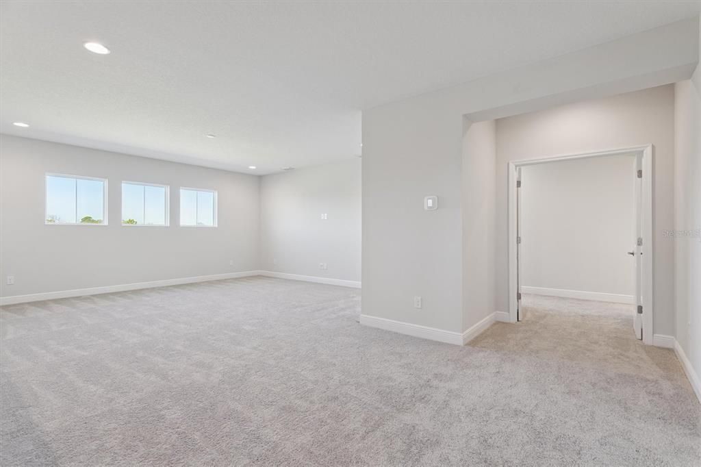 Active With Contract: $824,990 (5 beds, 4 baths, 3528 Square Feet)