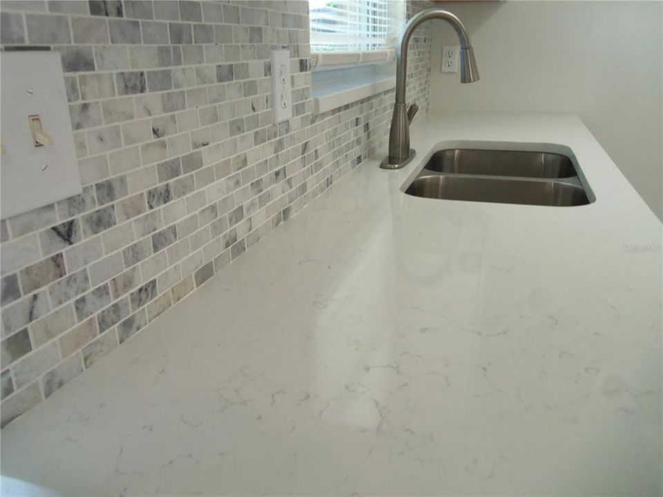 待售: $319,900 (2 贝兹, 2 浴室, 1000 平方英尺)